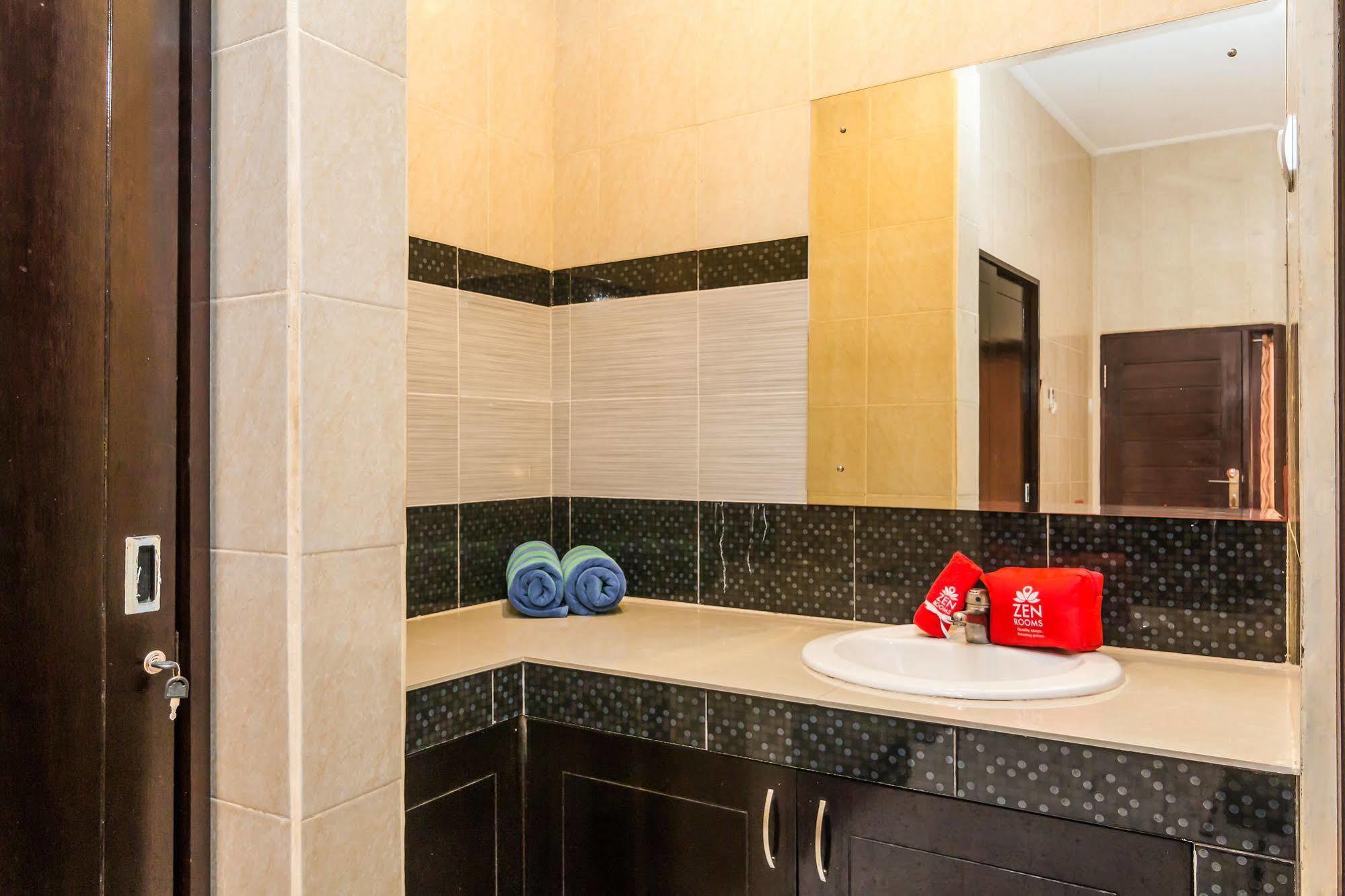 Denays House Hotel Jimbaran Kültér fotó